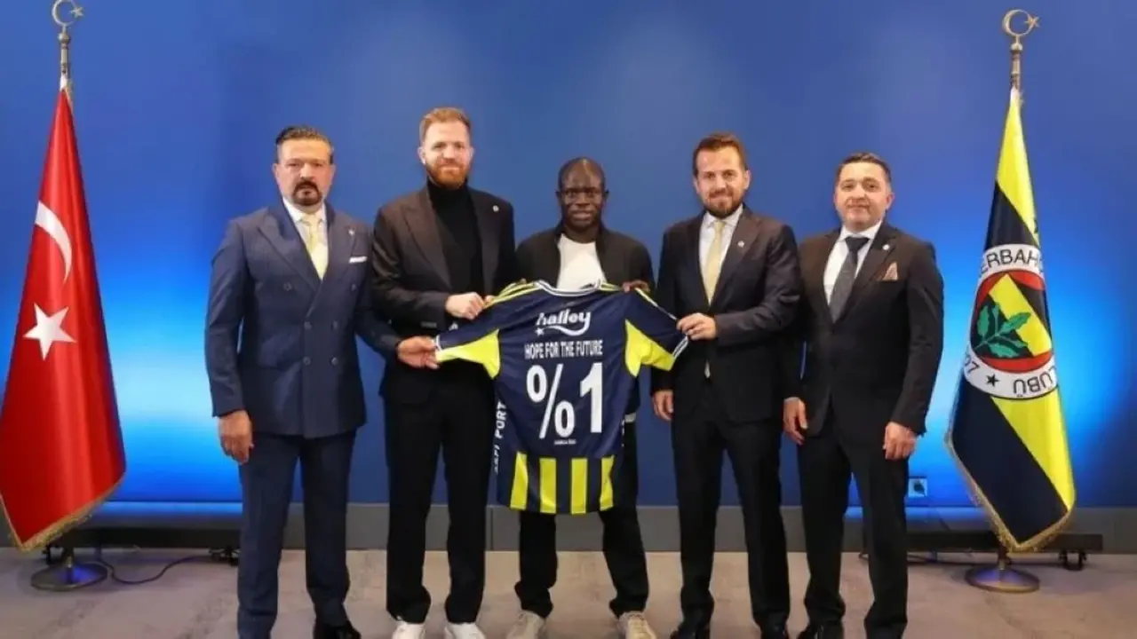 نسبة 1% الغامضة.. سر قميص كانتي يثير دهشة الجماهير بالدوري السعودي